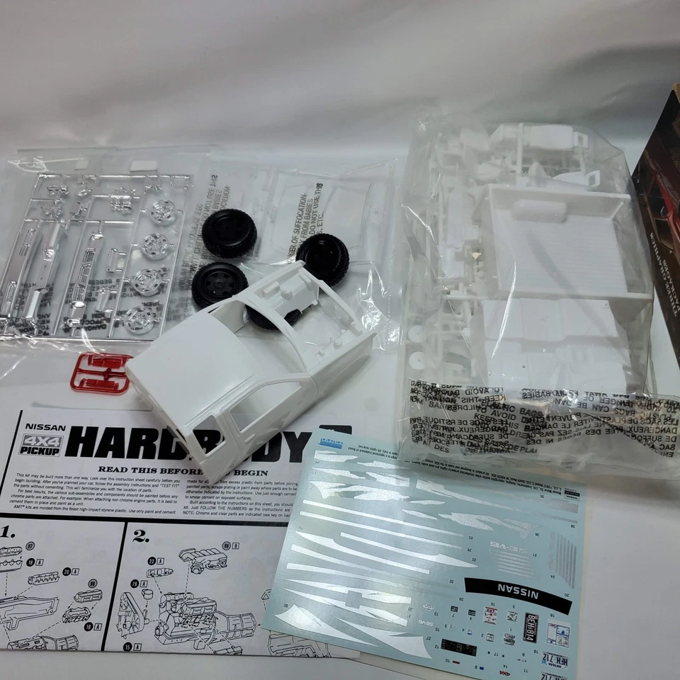 AMT Nissan Hardbody 4X4 SE-V6 1/20 Plastic Truck Model Vintage Open Box - Image 4 of 4