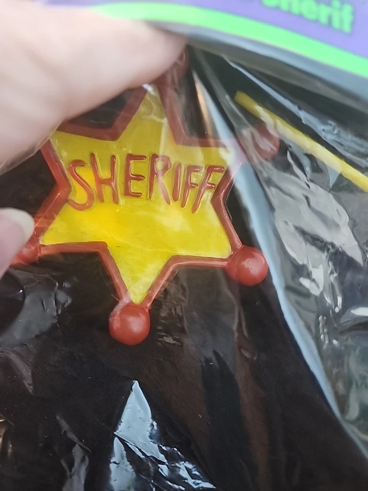 Disfraz de rubíes sombrero de sheriff nuevo en embalaje talla única para la mayoría de las flechas negras insignia Foto 3 de 4