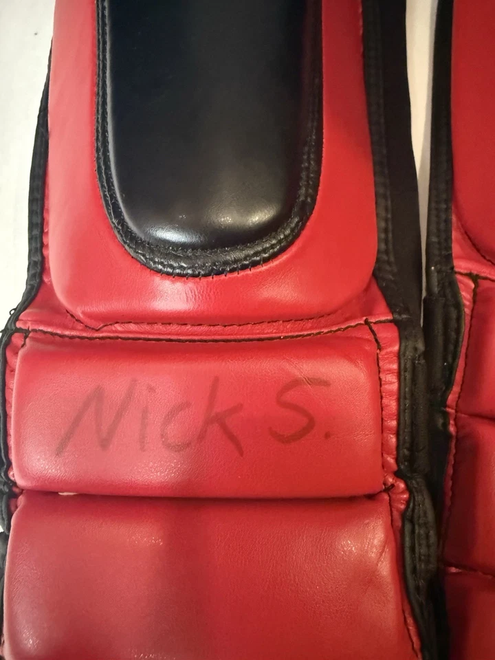 Century Drive MMA Shin Instep Guards - Vermelho/Preto S/M Equipamento de Treinamento - Usado - Imagem 3 de 4