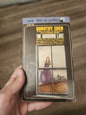 The Brooding Lake - Dorothy Eden (Ace Star Gothic Romance)