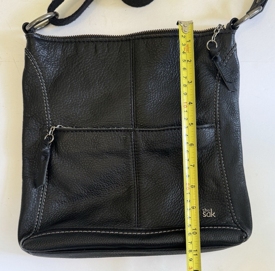 The Sak Iris Zip Black Crossbody Saddle Messenger Leather Bag Medium