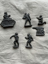 VINTAGE Lot 6 Tin Metal Aluminum Lead HEAVY War Battle Figures and cannon LOT