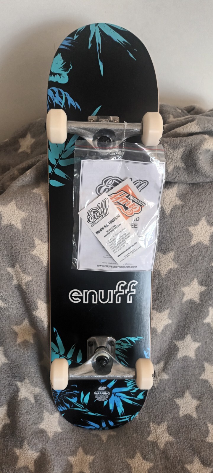 Skateboard complet Enuff neuf avec planche de rechange pour vibrer au skatepark entre amis