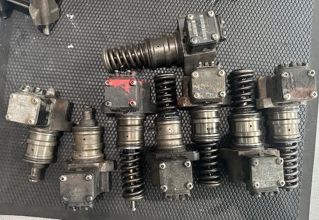 CORE MACK E7 Fuel Injector Unit Pump, 0986445008, 7541500781  