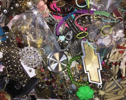 Premium Vintage to Now Costume Wearable Fashion Women Jewelry Grab Bag Necklace