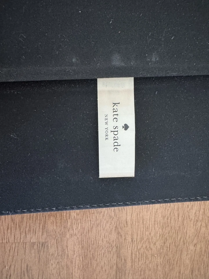 Funda Kate Spade iPad Mini con Teclado Bluetooth Elegante Cuero Lunares Negra Foto 4 de 4