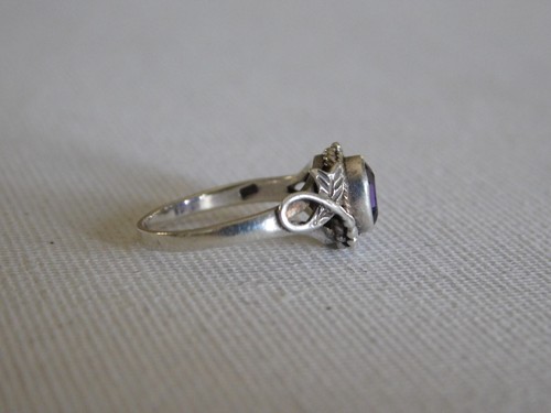 Sterling silver Purple Amethyst Ring Sz 5 - Picture 5 of 6