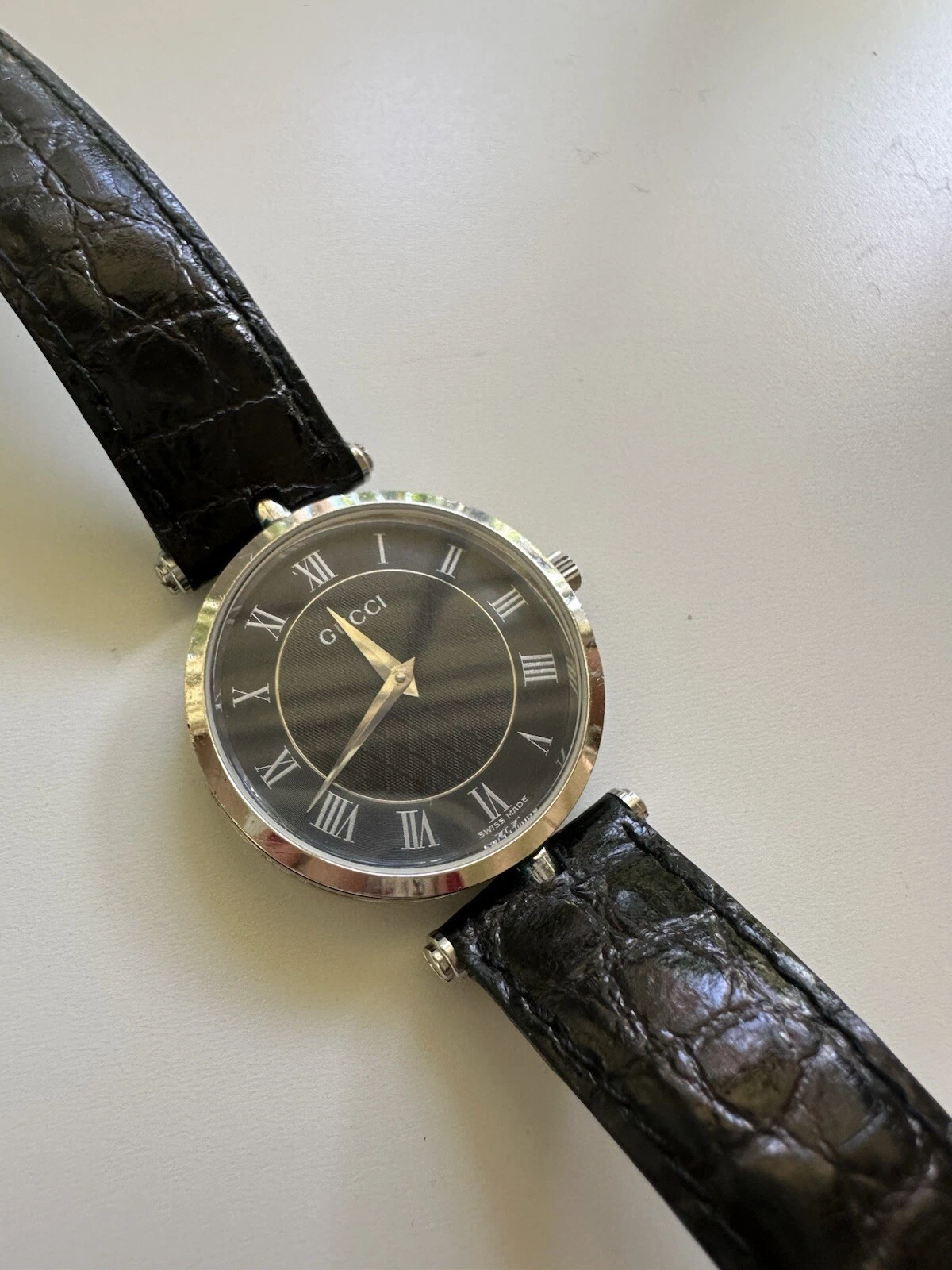Montre Gucci 2040 M Swiss Made   Acier inoxydable   100% authentique 
