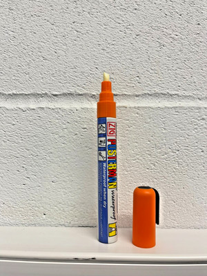 Kuretake ZIG Posterman PMA-50 Waterproof Chalk Pen   Orange