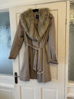 Smart Three Quarter Jacket With Pockets  Zips And Removable Fur Collar