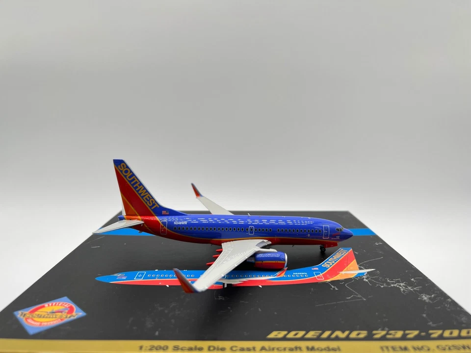 Gemini Jets 1:200 Southwest Boeing 737-700 N248WN Canyon Blue G2SWA005 - Image 3 of 3