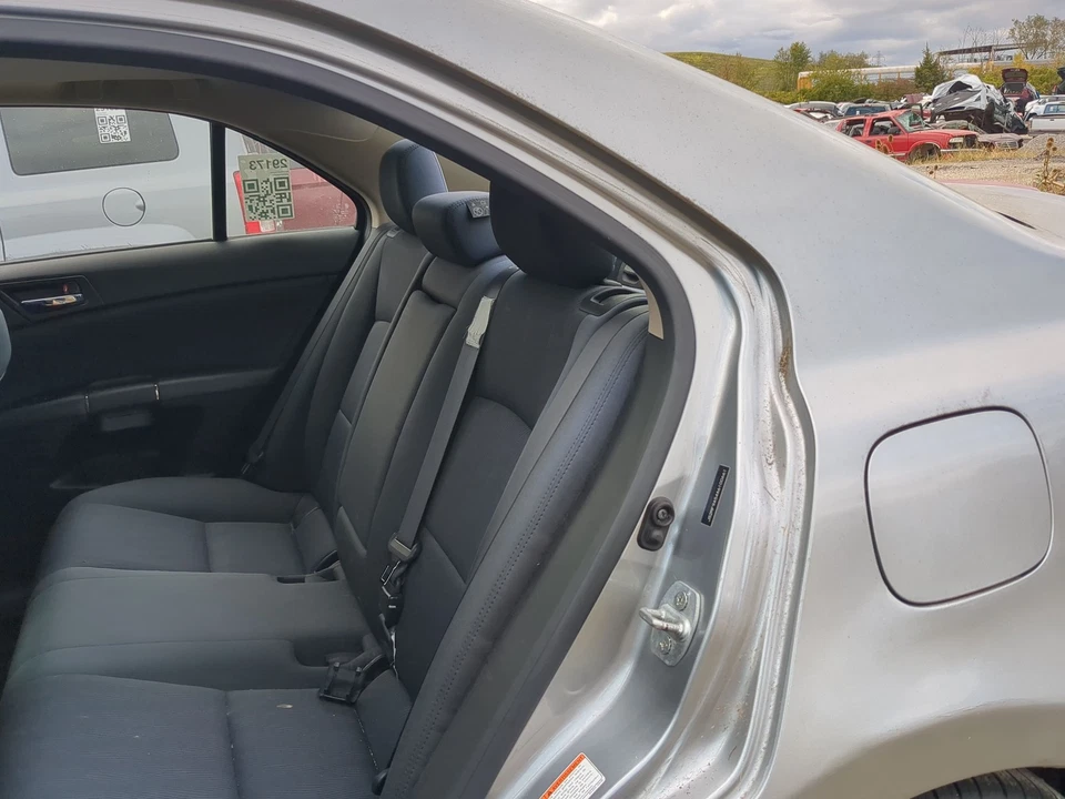 2010 Suzuki Kizashi Rear Seat Oem AD49B - Image 2 of 2