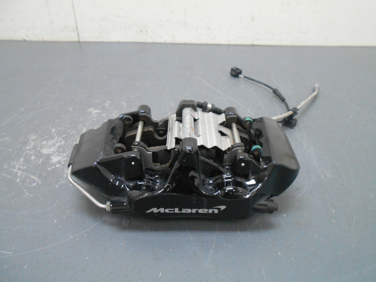 2020 17 18 19 20 McLaren 720S Front Right Black Brake Caliper #3915 P5