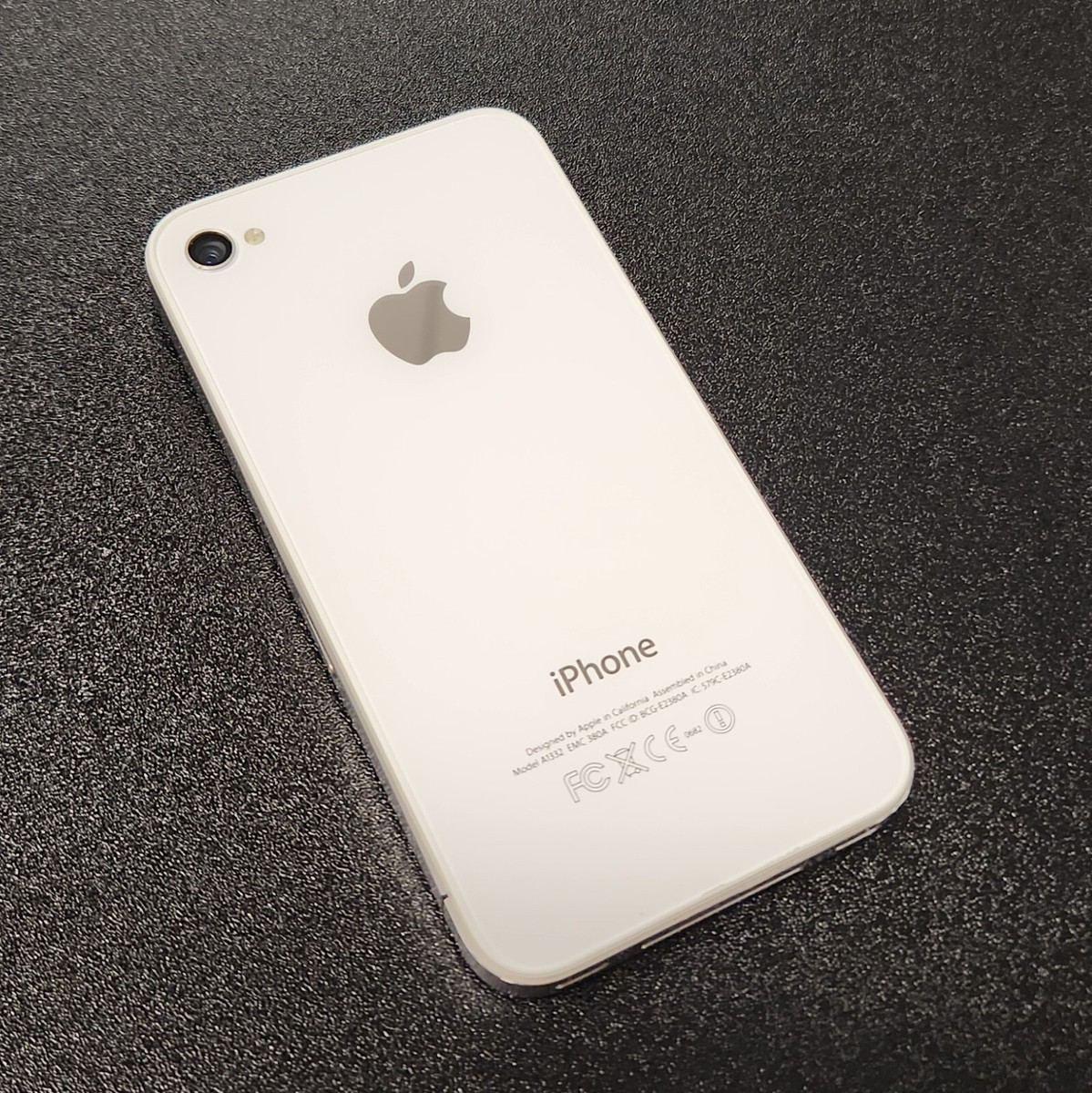 Apple iPhone 4 16gb White model a1332 Tested Working ***No Sim