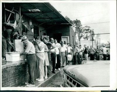 1969 Photo Victims Of Hurricane Camille Form Food Line Gulfport Ms Disaster 7x9