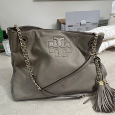 Tory Burch Beige Pebbled Shoulder Bag Chain Strap Tassel Accent Gold Hardware