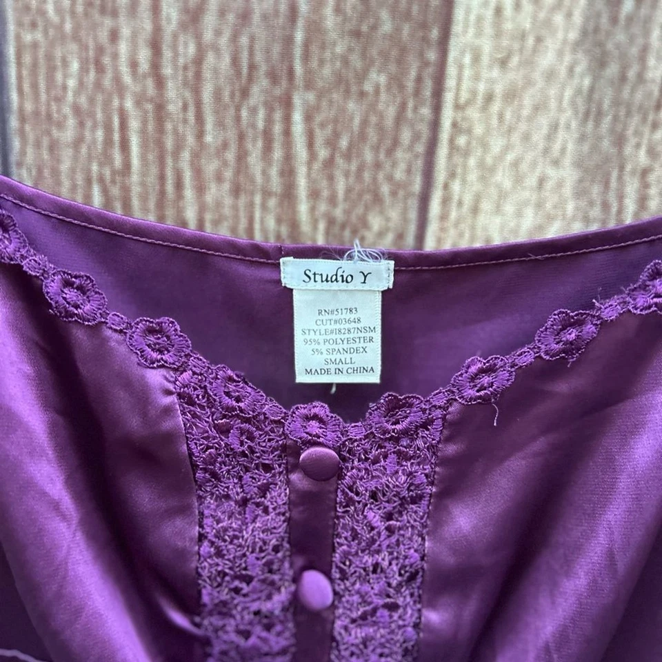 Blusa sin mangas Studio Y vintage Y2K púrpura floral satinado encaje s Foto 2 de 4