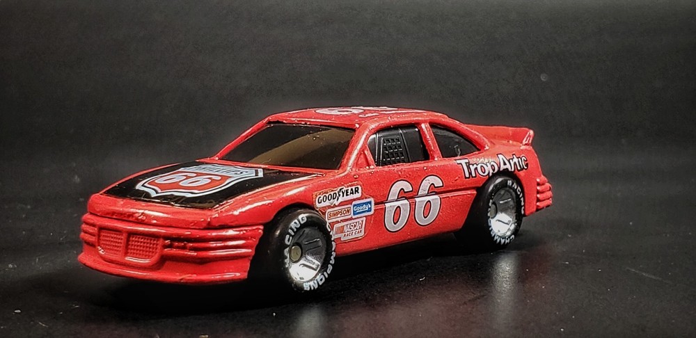VINTAGE RACING PHILLIPS 66  1:64 SCALE COLELCTIBLE DIORAMA DIECAST MODEL CAR
