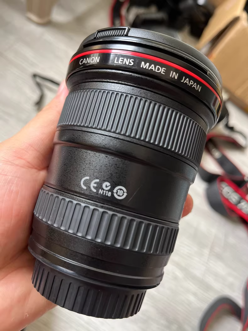 Canon EF 17-40mm F/4 L USM Wide Angle Zoom for Canon EF Mount