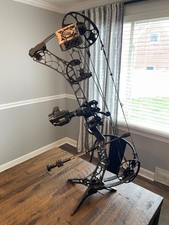 Mathews V3 31 Compound Bow Left Hand w/Garmin Xero A1i Pro Bow Sight