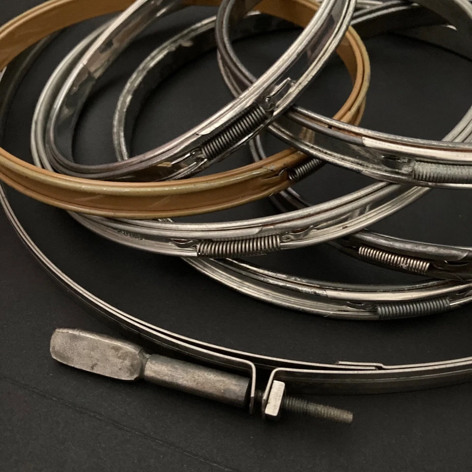 Vintage Metal Embroidery Hoops Lot 14 Mixture Round & Oval ONE Oval Display Hoop - Image 2 of 4