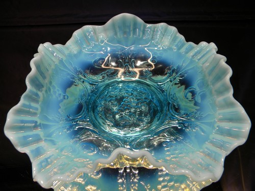 Vintage LG WRIGHT Art Glass GRAPE AND CHERRY Blue Opalescent RUFFLED BOWL - Picture 2 of 12