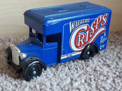 Ledo Walkers Chips Werbe Lieferwagen in blau