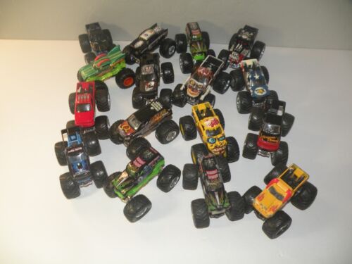 Lot Of 16 Monster Jam Trucks 1:64 Destroyer Grave Digger Predator Avenger + B