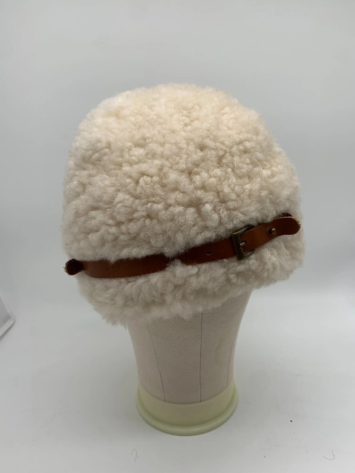 Holland and Holland sheepskin cloche hat S VGC shearling classic cream tan