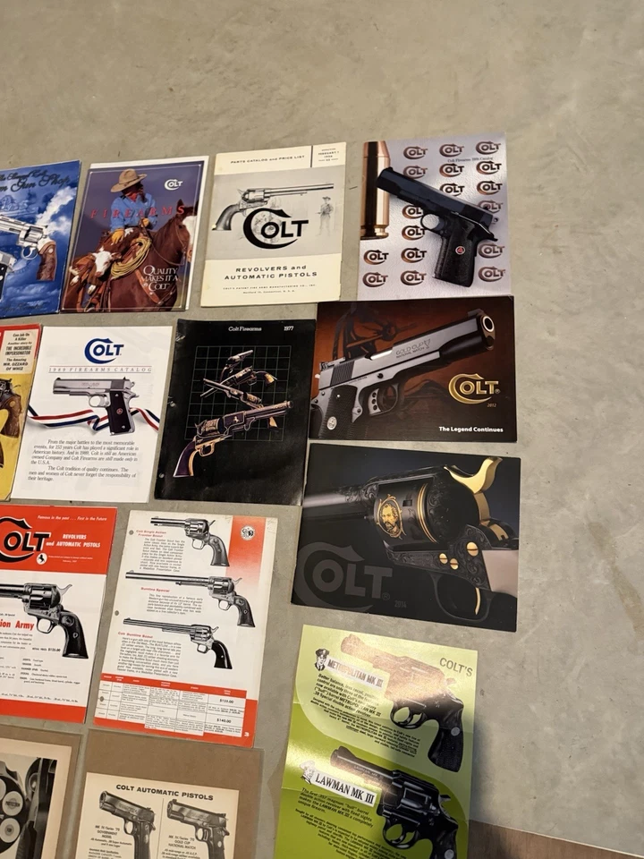 Colt Armas de Fuego Catálogos, Papeles, Lista de Precios Gran Lote 40+ Foto 3 de 4