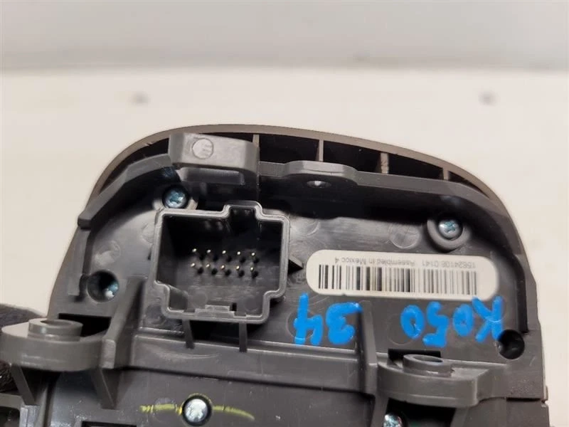 Botões de cruzeiro Chevrolet Suburban 1500 montados em roda 2007-11 - Imagem 3 de 4