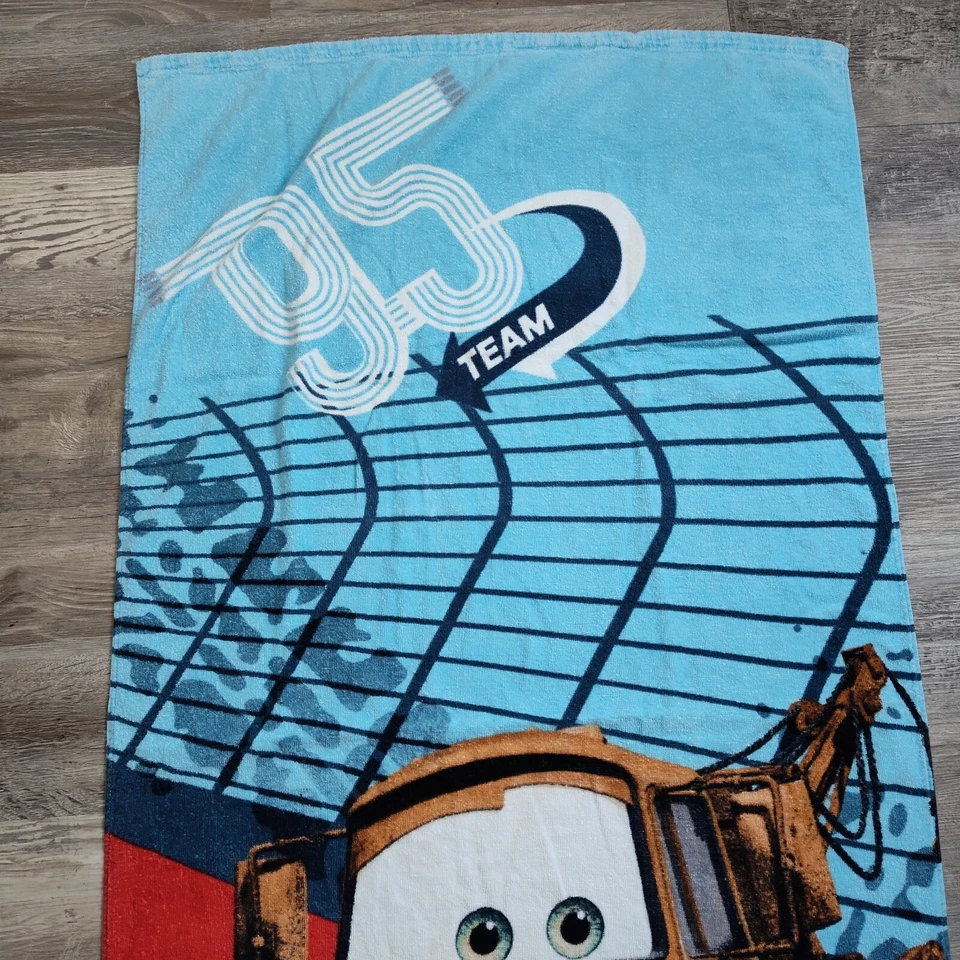 TOW MATER toalha de praia carros filme 95 equipe Disney Store 29x54 - Imagem 3 de 4