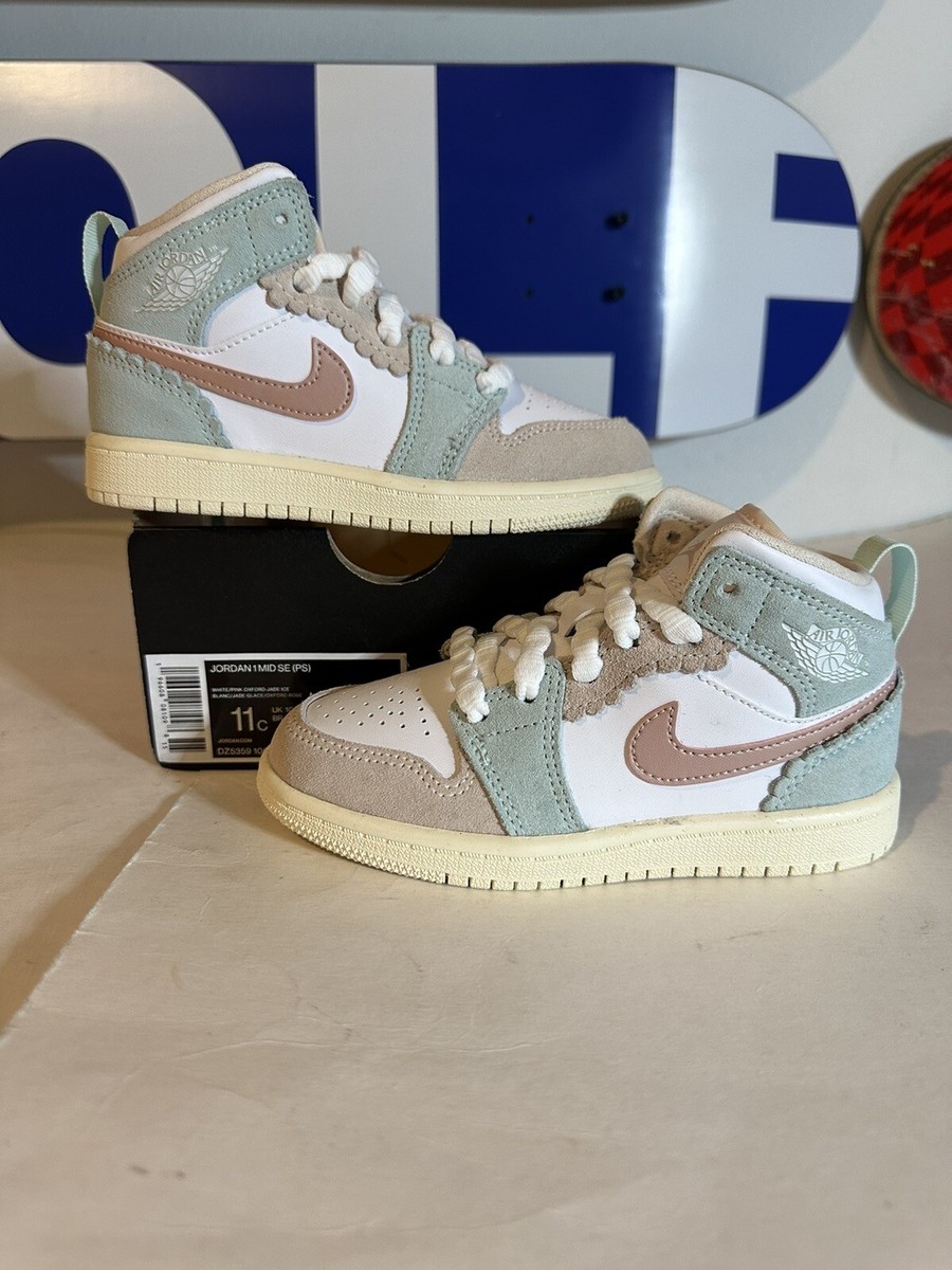 ☆人気☆【NIKE】☆W AIR JORDAN 1 MID☆22-26cm☆PINK OXFORD Nike Air Jordan 1 Mid SE Pink Oxford DZ5359-100 PS Shoes 11c