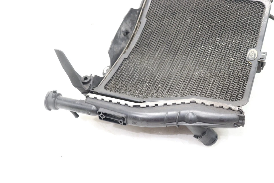 2015 BMW S1000RR FABRICANTE DE EQUIPAMENTO ORIGINAL RADIADOR MOTOR REFRIGERADOR RADIADOR VENTILADOR CONJUNTO - Imagem 2 de 4