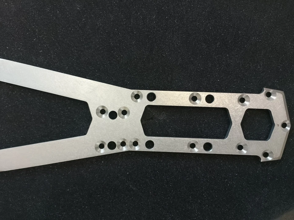 Châssis SERPENT IMPULSE 4 MM Fraisé. L'upgrade ultime pour votre impulse - Photo 3/4