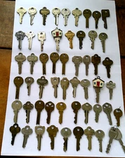 Mixed Lot of 54 ANTIQUE & VTG  Keys: DURABILT BELLOC Yale Curtis Corbin, Russwin