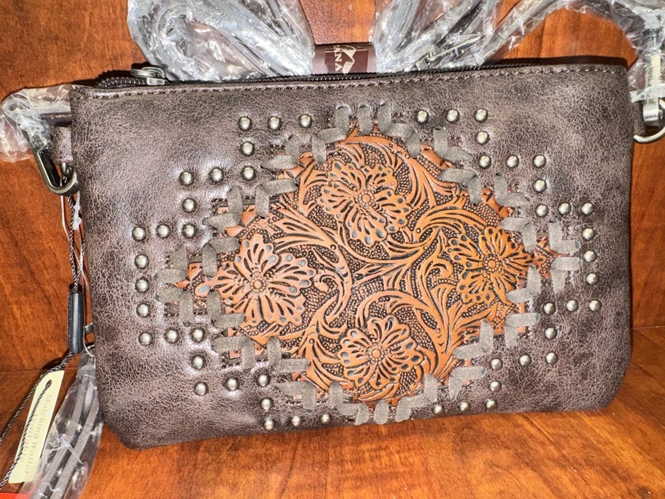 Muñequera Bandolera Montana West Marrón Oscuro Embellecida Tachonada Foto 2 de 4
