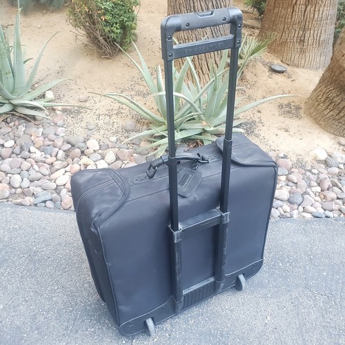 Briggs and Riley U78 Deluxe Super Large Wardrobe 24” Rolling Wheeled Bag - Picture 3 of 12