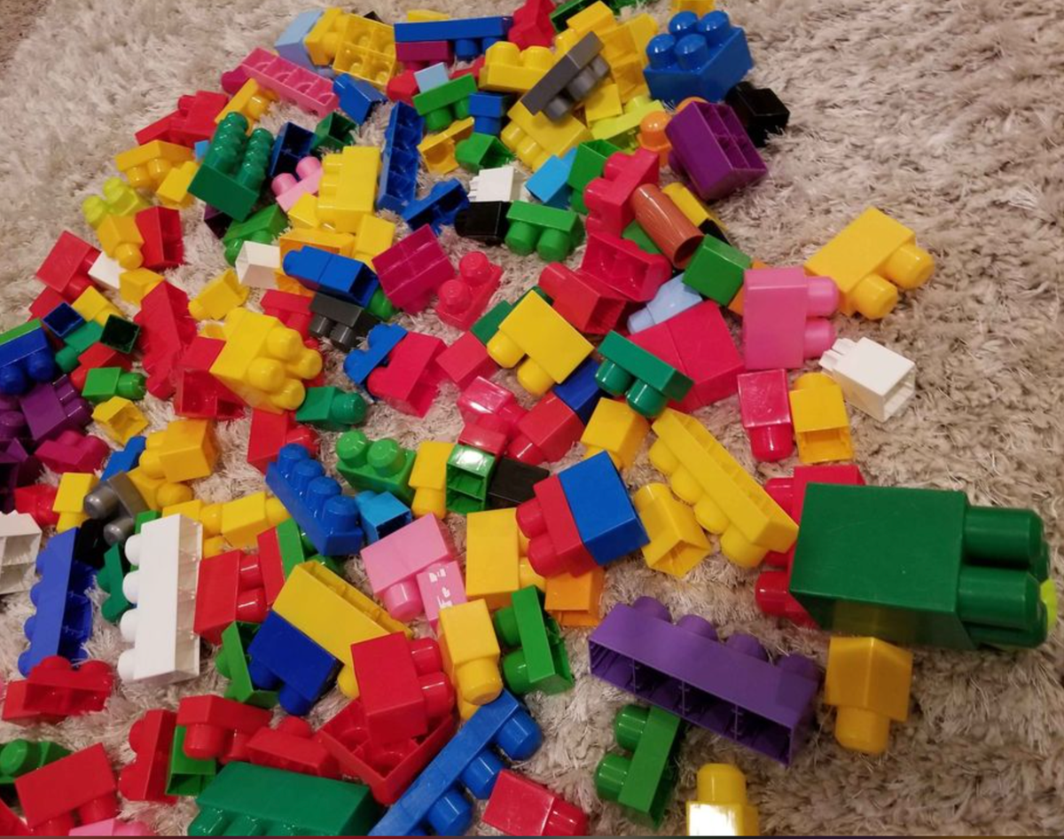 HUGE BUNDLE MEGA BLOKS BUILDING BLOCKS LOT 250 PIECES