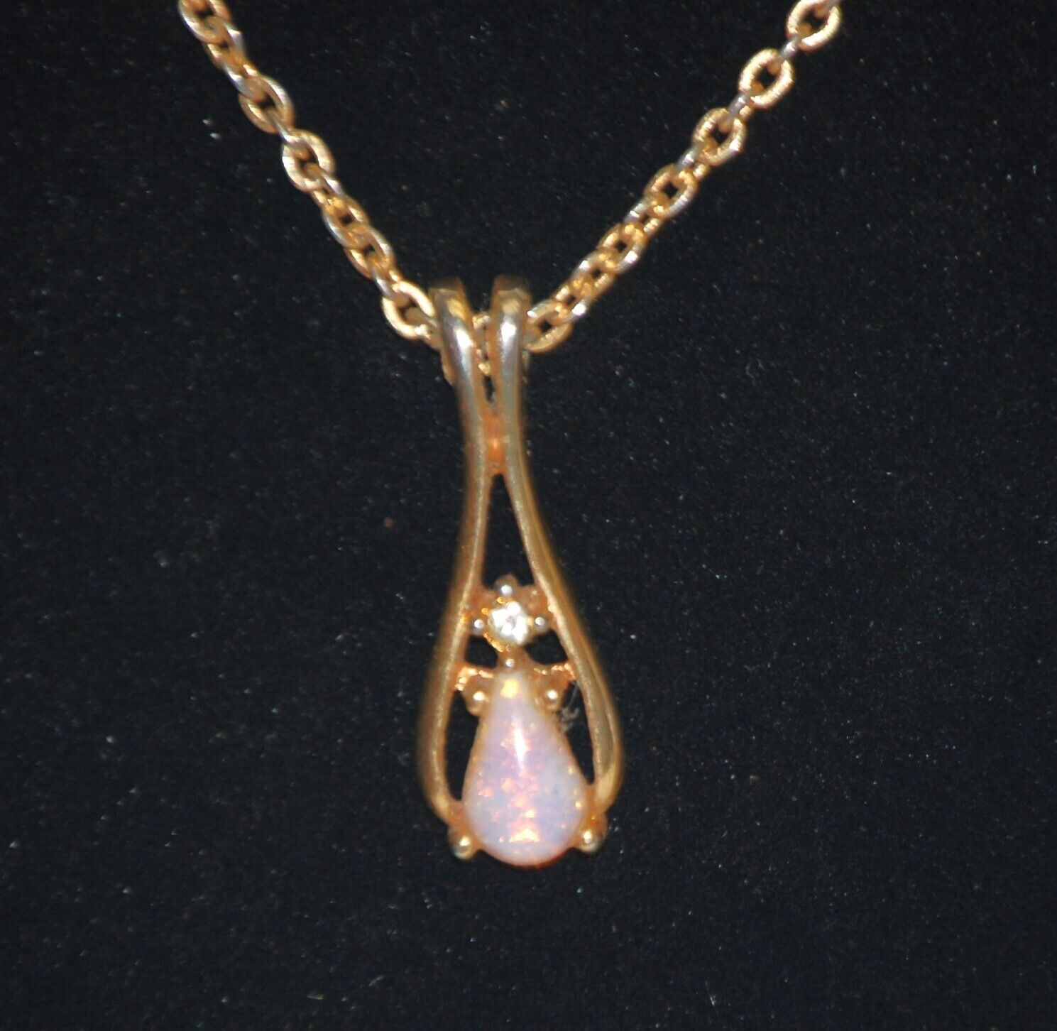 Avon Teardrop Fire Glow Faux Opal Necklace Gold Tone Rhinestone Accent Jewelry