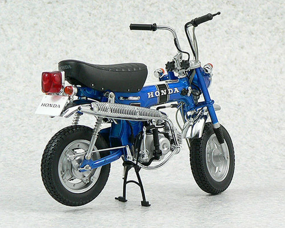EBBRO 1/10 Scale DAX Honda ST50 1969 Blue w/Original Box - Image 2 of 4