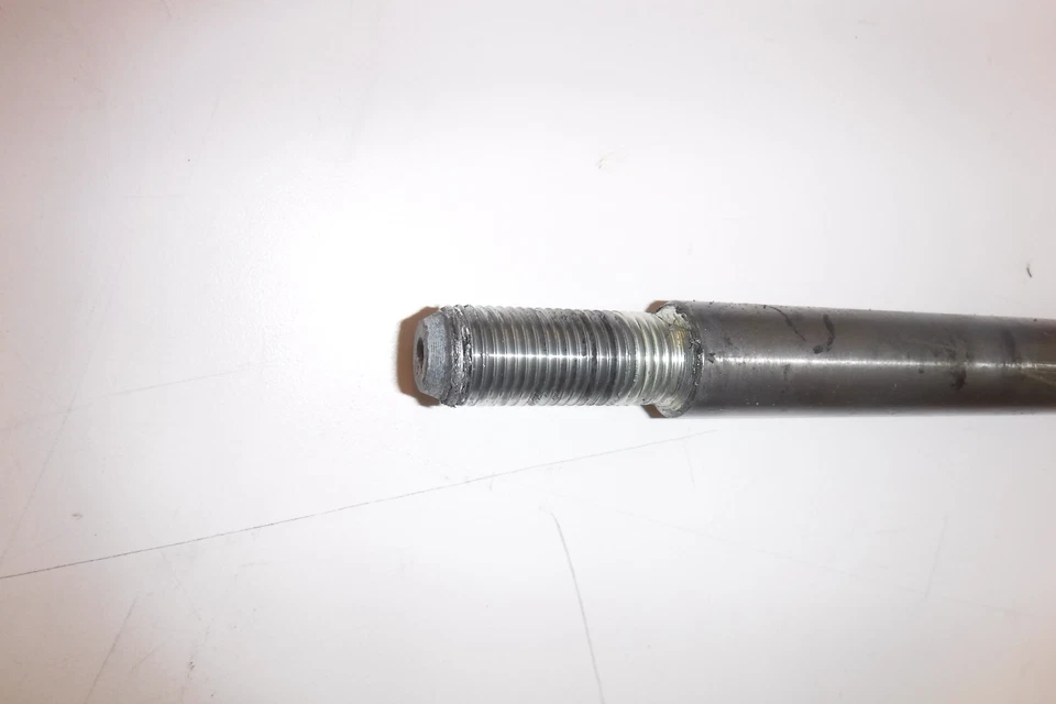 Honda CB900C 1981 OEM eje trasero llanta trasera eje perno pivote Foto 2 de 3