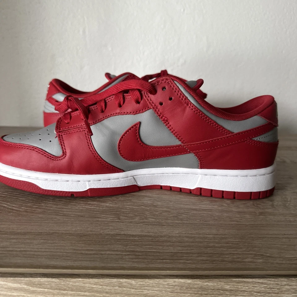 Nike Dunk низкий ретро гонщик серый/университетский красный/белый размер 10,5 мужской  - Изображение 2 из 4