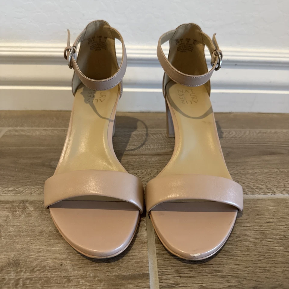 Sandalias Naturalizer Vera de cuero ópalo ancho nude con correa al tobillo para mujer talla 8,5 Foto 2 de 4