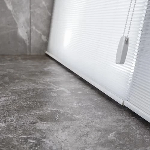 Azulejo de piso gris oscuro pelar y pegar mármol vinilo 12" x 12" 20 basalto usado Foto 4 de 4