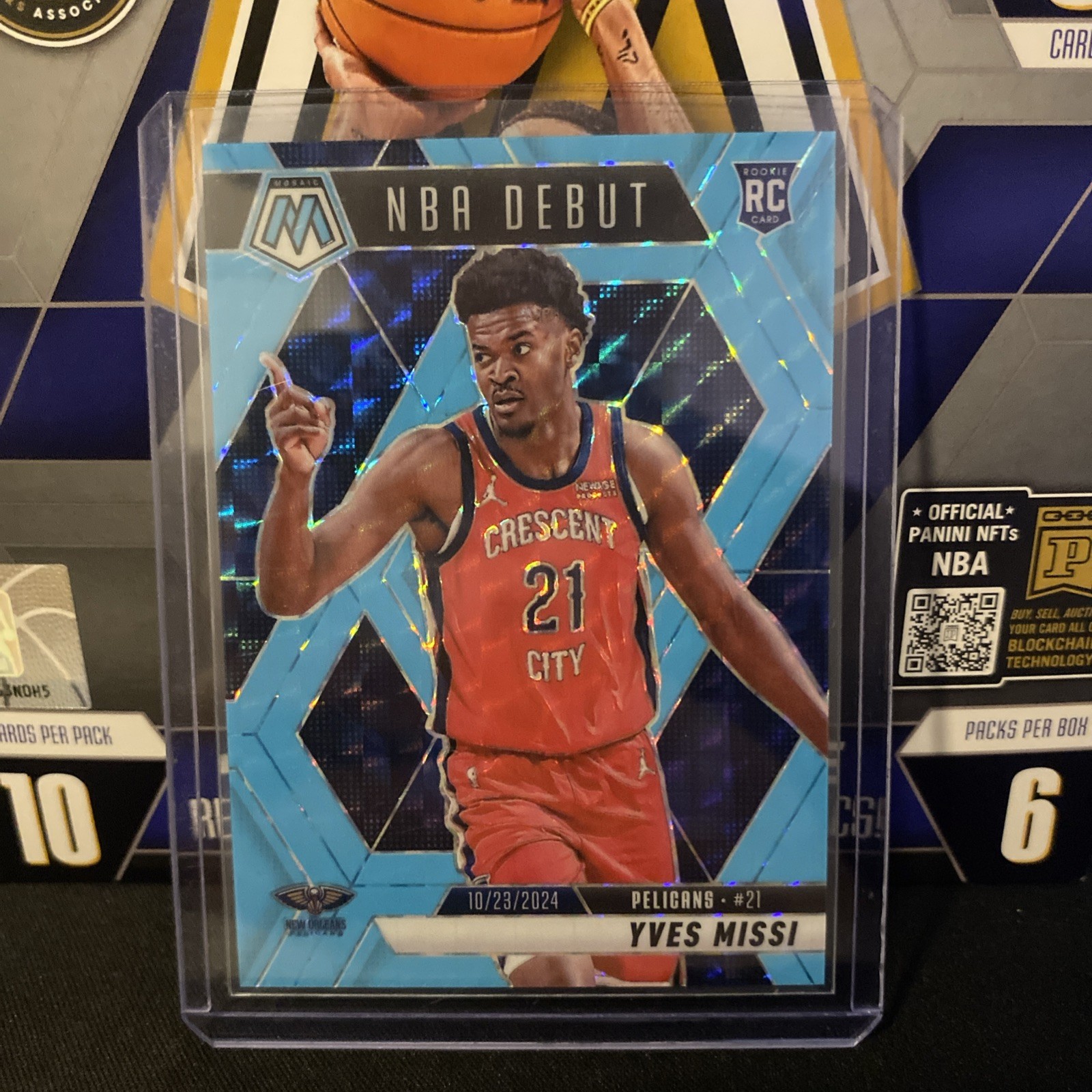2024-25 Panini Mosaic Yves Missi NBA Debut Blue Fluorescent Mosaic /75 #255