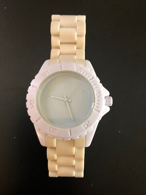 KR3W Phantom White Watch, White Face, Working New Batteries, K1231