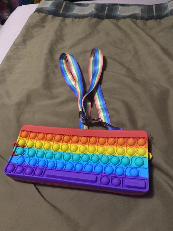 Fidget Pop It pencil case Comes with  strap , 2 Notebooks And 2 Keychains ,new