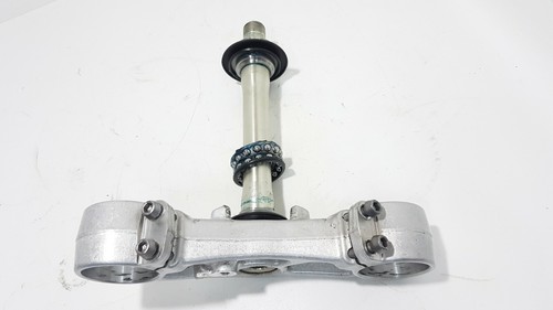 PIASTRA INFERIORE TRIUMPH DAYTONA 675 2008 2009 - Imagen 2 de 3