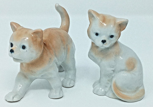 Pair of Porcelain Ceramic Dog or Cat Figurines Japan white w/ tan nice condition